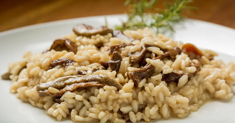 La technique du risotto crémeux, geste par geste